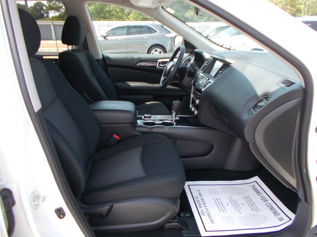 2019 Nissan Pathfinder - $12,000