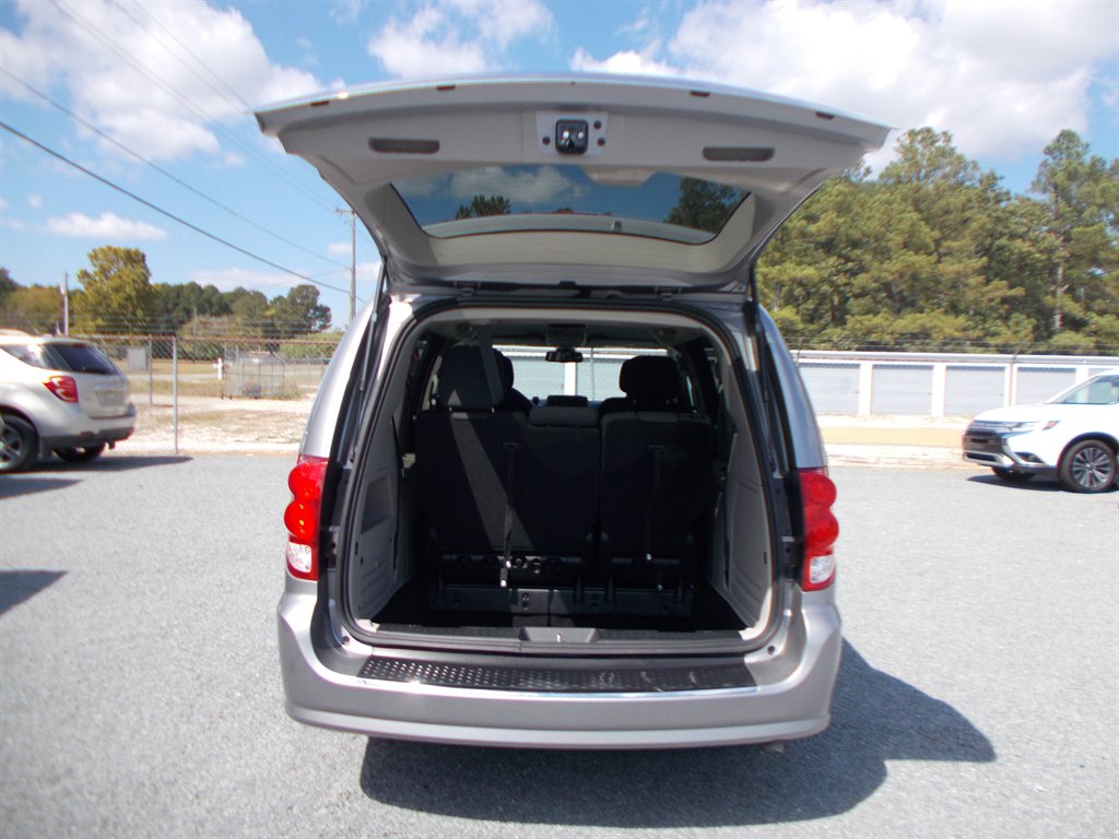 2019 Dodge Grand Caravan - $11,500