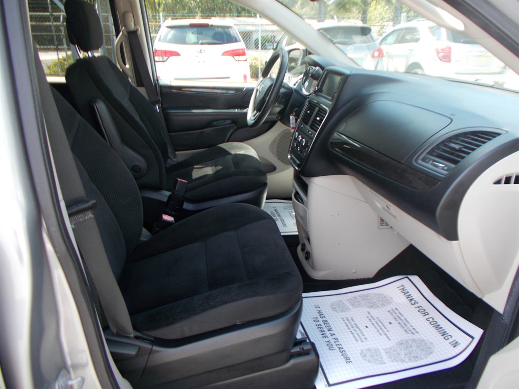 2019 Dodge Grand Caravan - $11,500