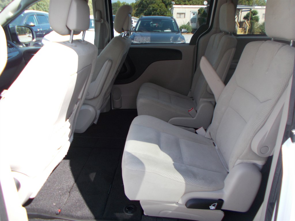 2016 Dodge Grand Caravan - $10,500