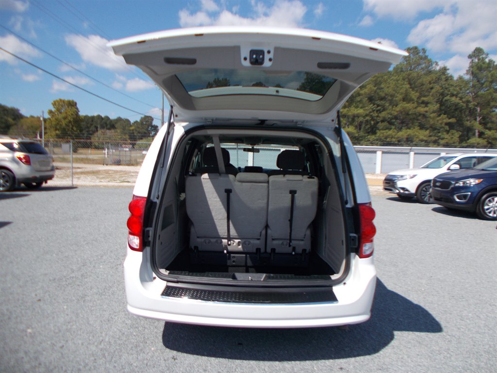 2016 Dodge Grand Caravan - $10,500