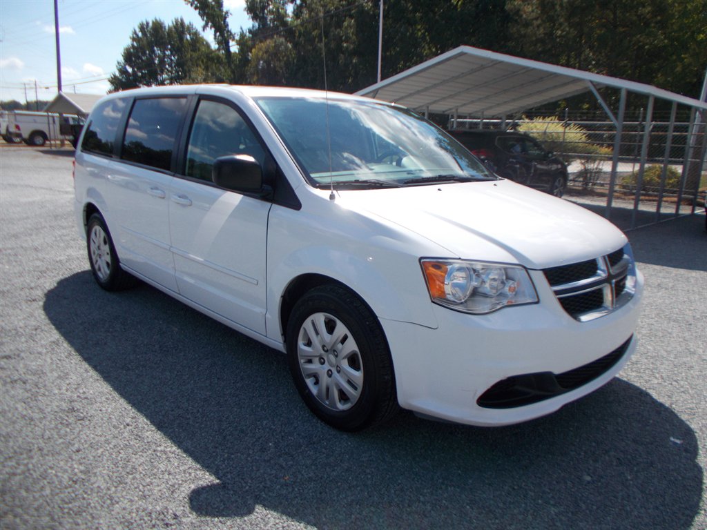2016 Dodge Grand Caravan - $10,500