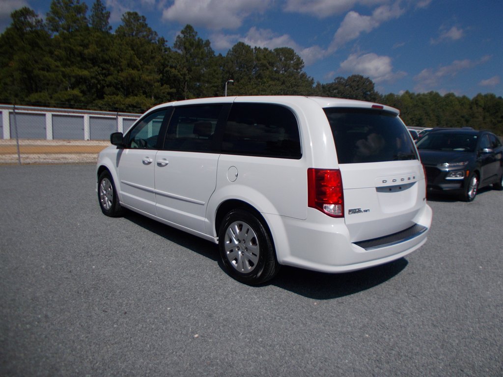 2016 Dodge Grand Caravan - $10,500