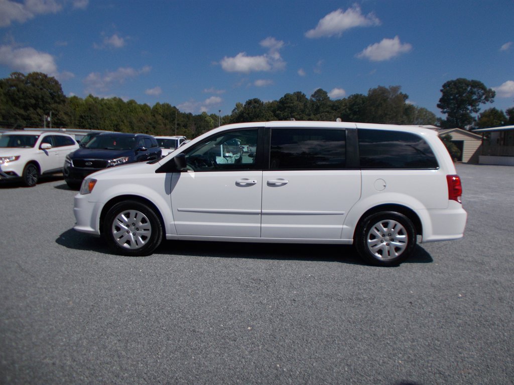 2016 Dodge Grand Caravan - $10,500