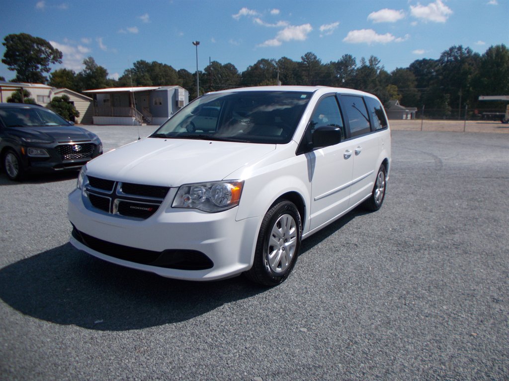 2016 Dodge Grand Caravan - $10,500