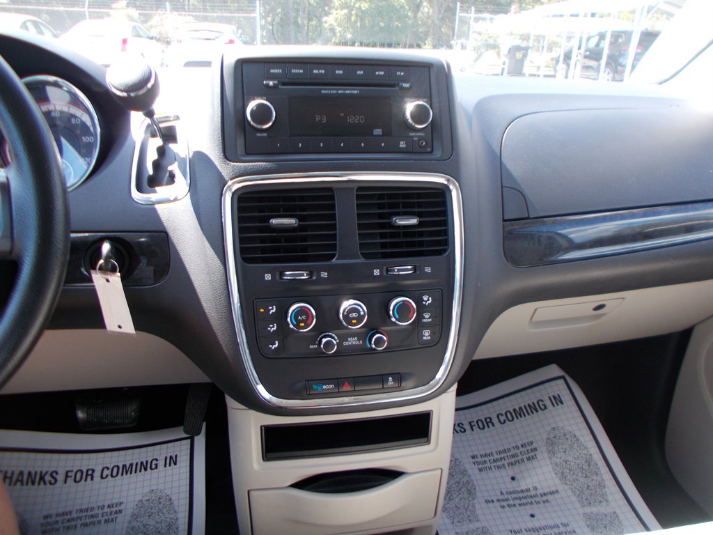 2016 Dodge Grand Caravan - $10,500