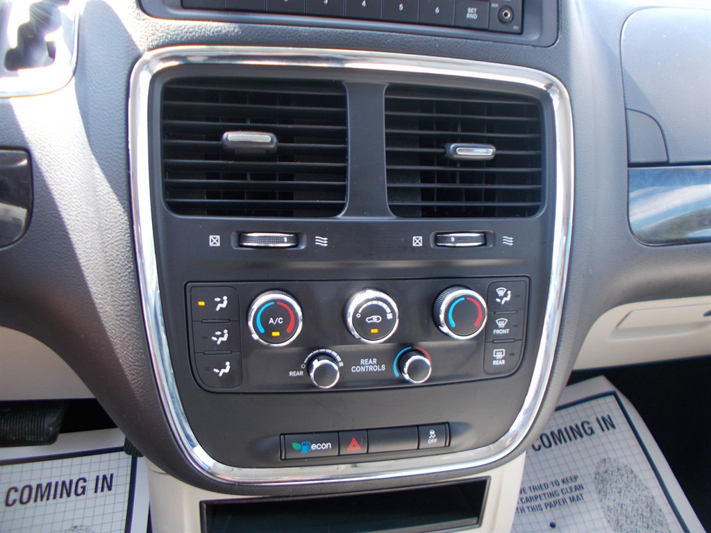 2016 Dodge Grand Caravan - $10,500