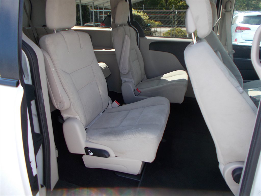 2016 Dodge Grand Caravan - $10,500