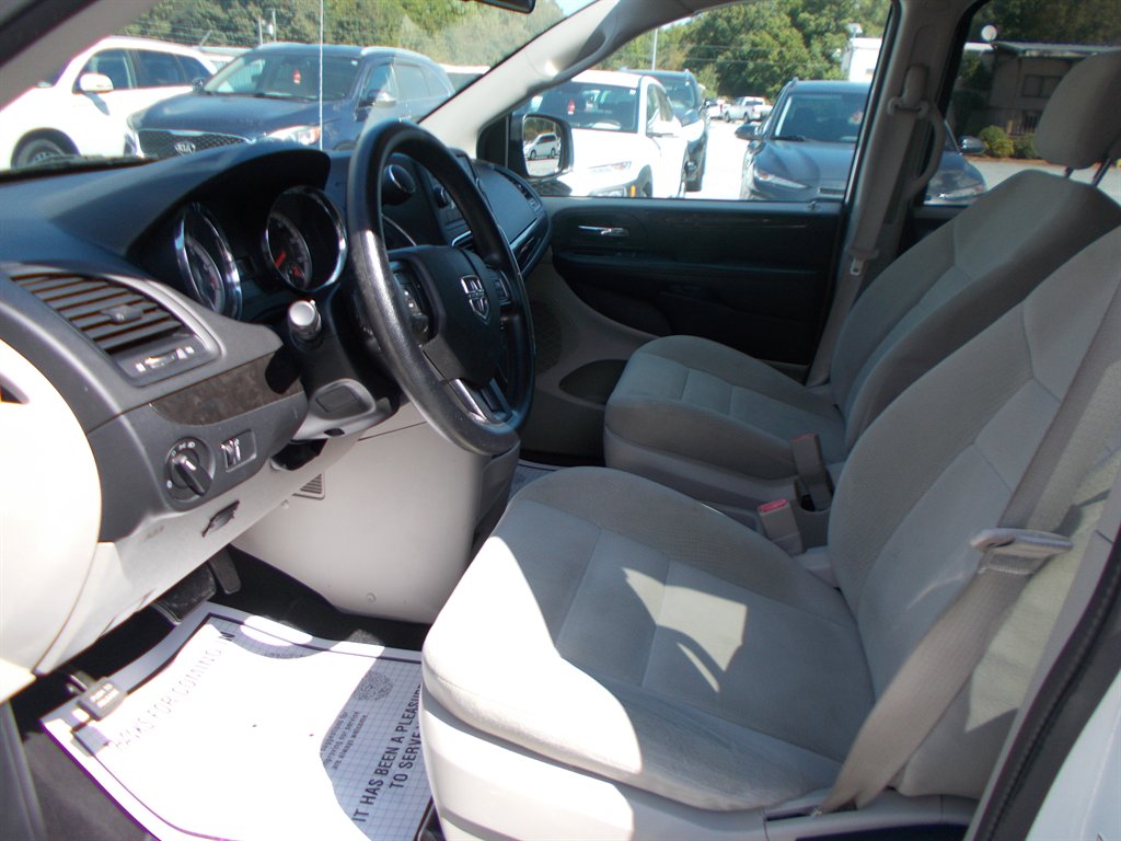 2016 Dodge Grand Caravan - $10,500