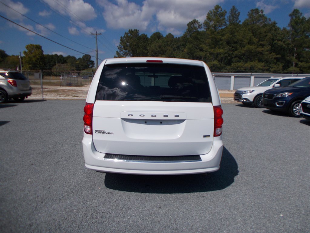 2016 Dodge Grand Caravan - $10,500