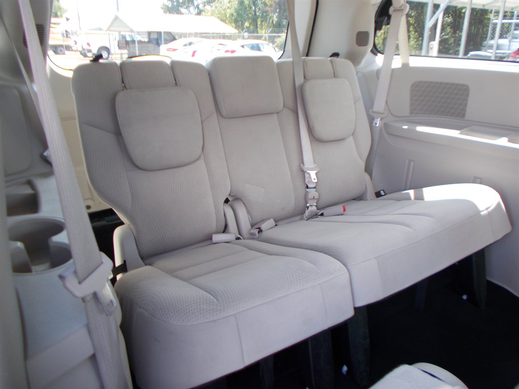 2016 Dodge Grand Caravan - $10,500