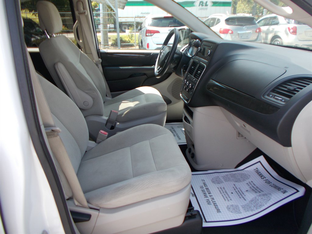 2016 Dodge Grand Caravan - $10,500