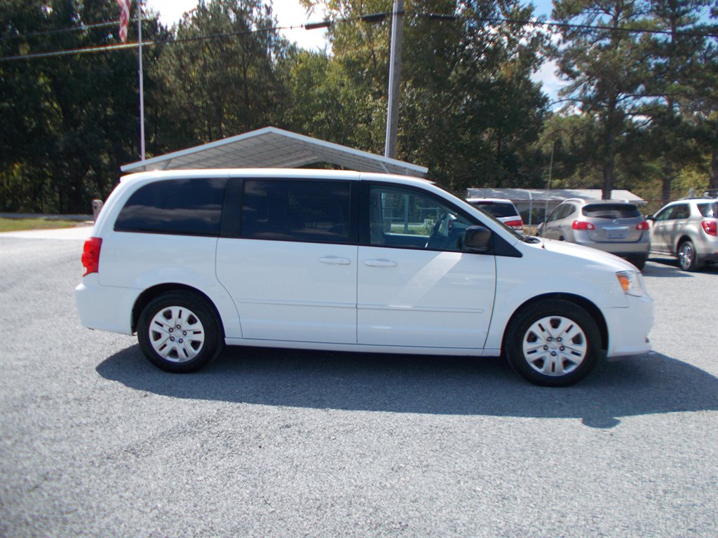 2016 Dodge Grand Caravan - $10,500