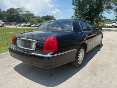 2004 Lincoln Town Car
