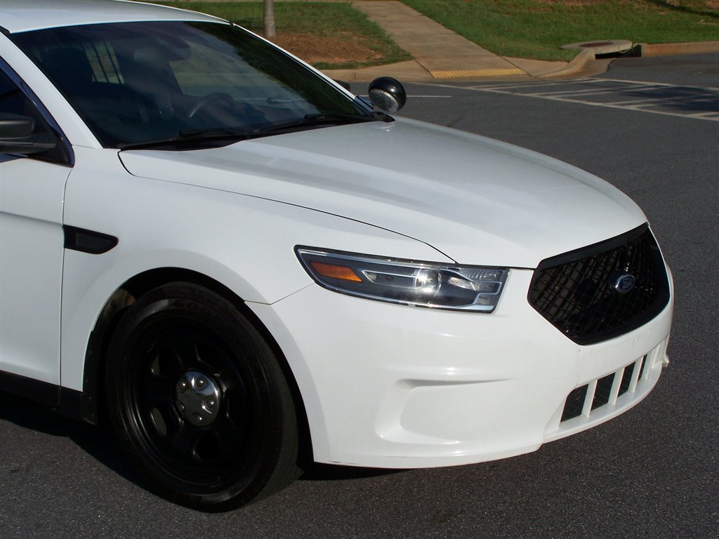 2015 Ford Taurus - $12,990