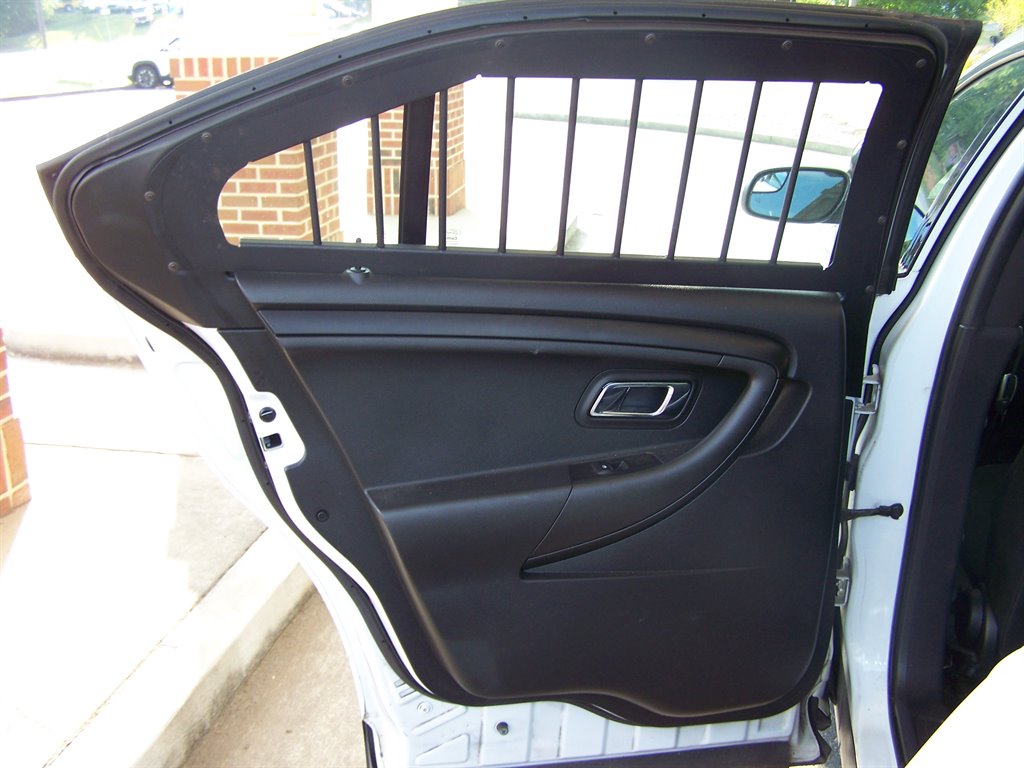 2015 Ford Taurus - $12,990