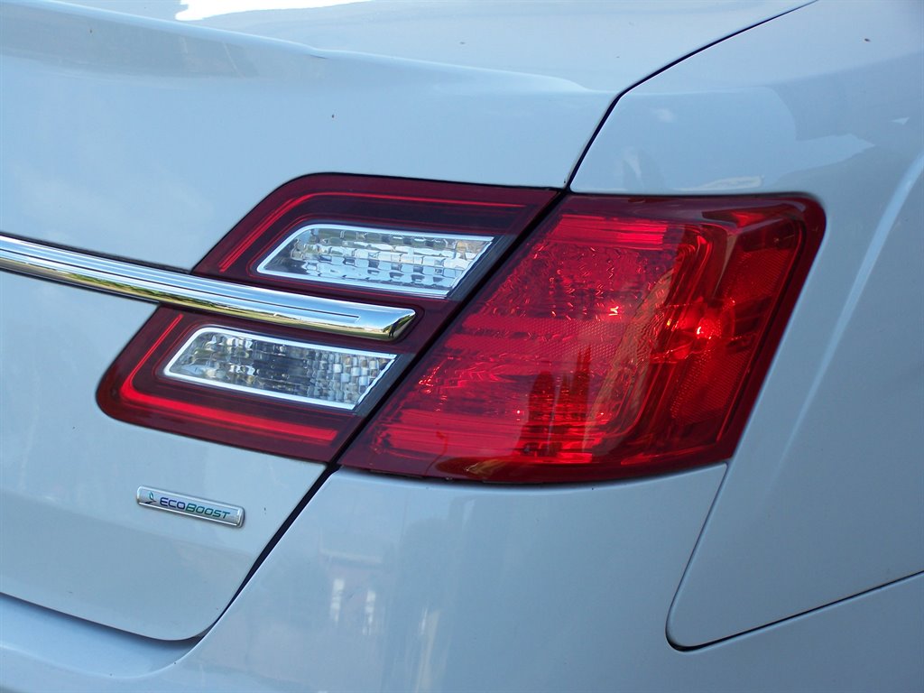 2015 Ford Taurus - $12,990