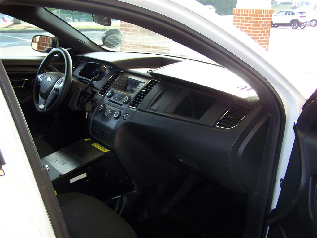 2015 Ford Taurus - $12,990