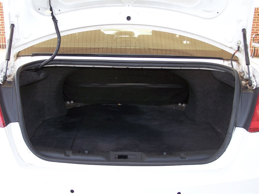 2015 Ford Taurus - $12,990