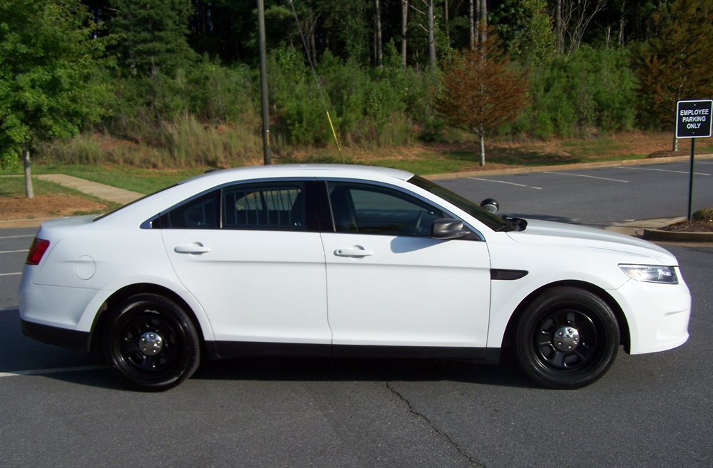 2015 Ford Taurus - $12,990