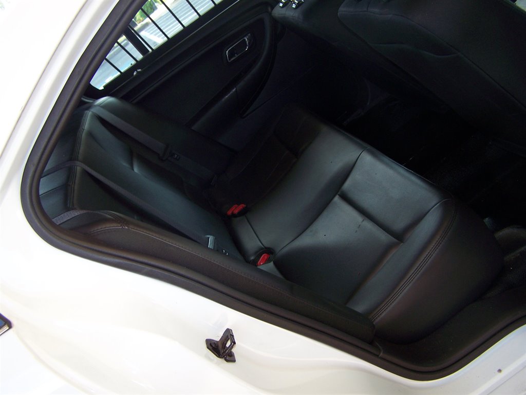 2015 Ford Taurus - $12,990