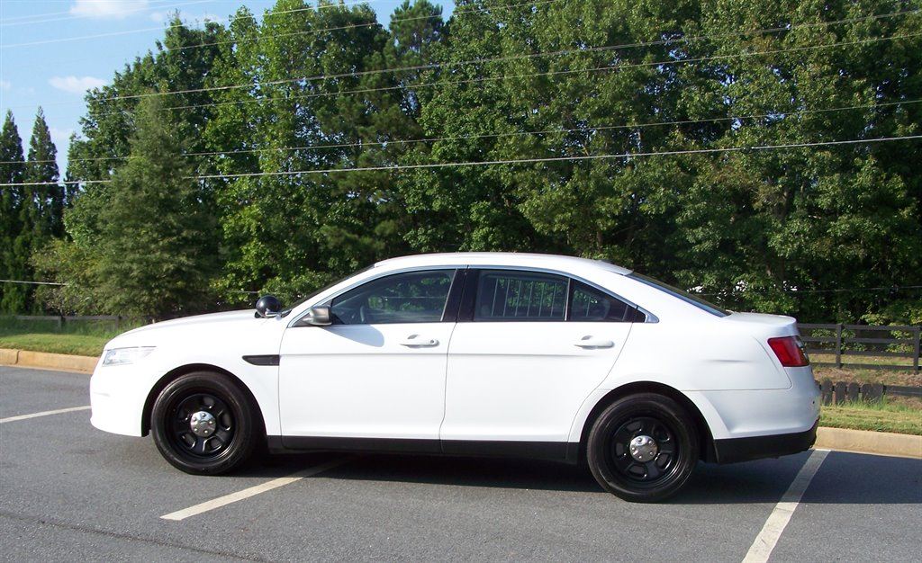 2015 Ford Taurus - $12,990
