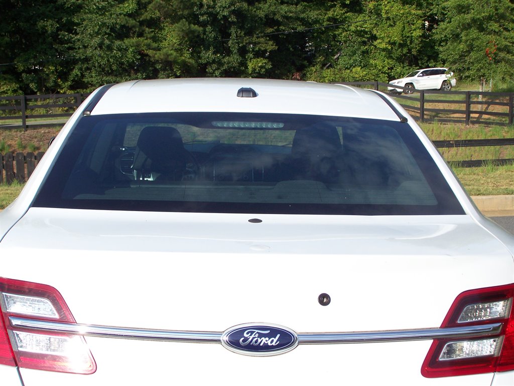 2015 Ford Taurus - $12,990