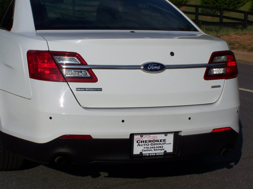 2015 Ford Taurus - $12,990
