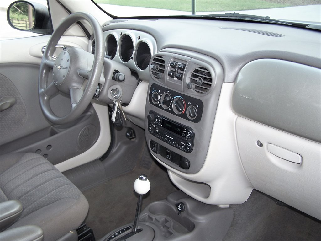 2004 Chrysler PT Cruiser photo