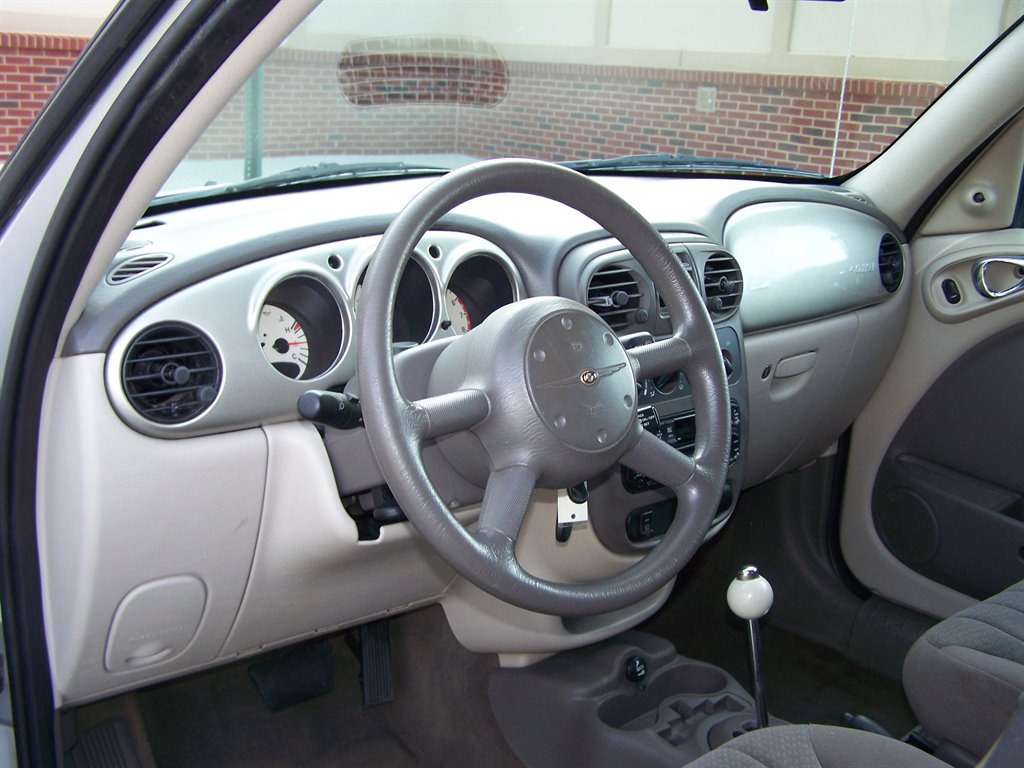 2004 Chrysler PT Cruiser photo