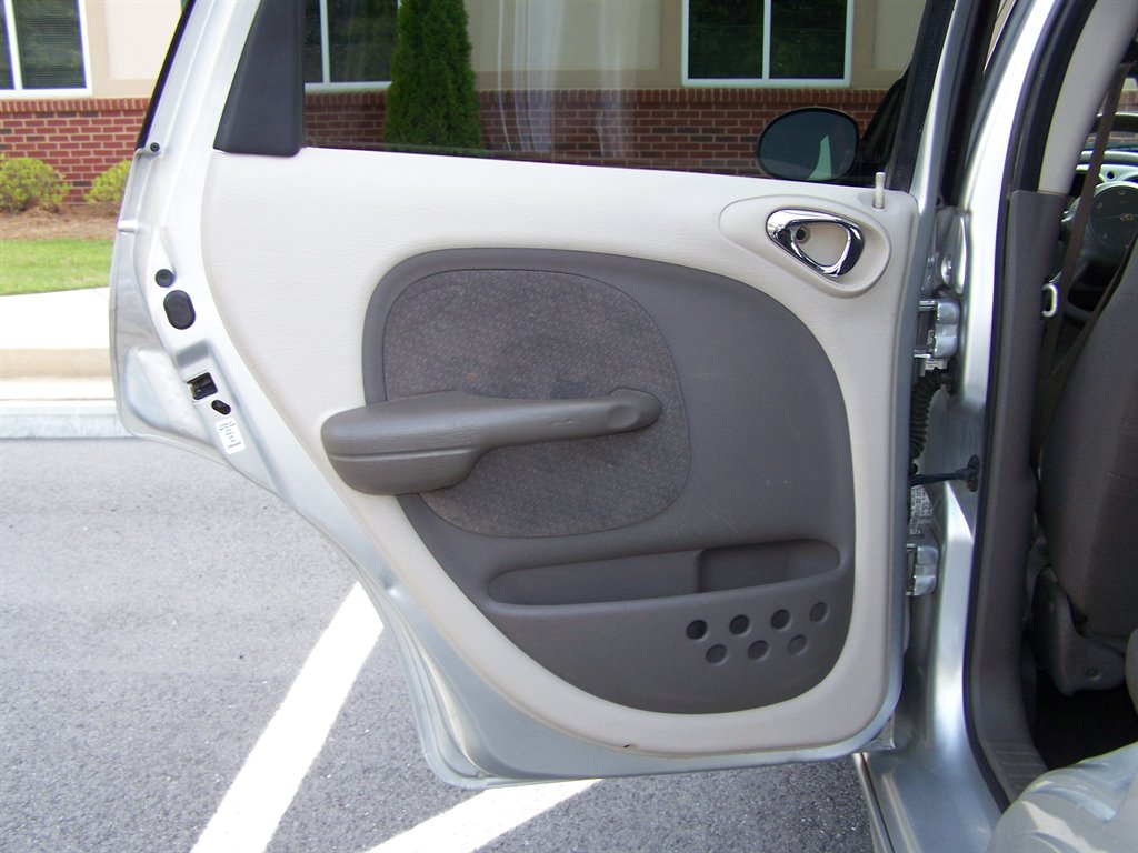 2004 Chrysler PT Cruiser photo