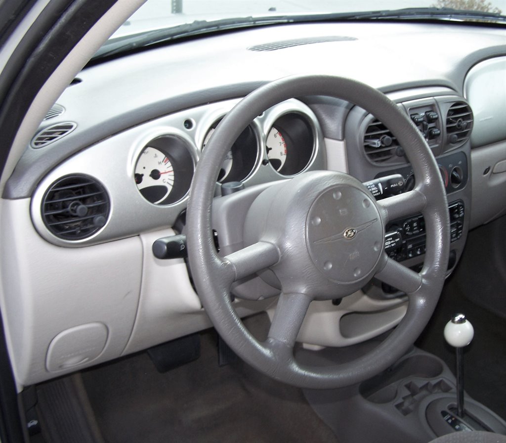 2004 Chrysler PT Cruiser photo