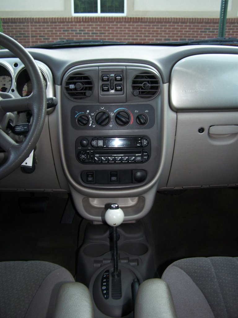 2004 Chrysler PT Cruiser photo