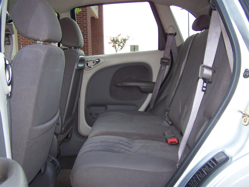 2004 Chrysler PT Cruiser photo