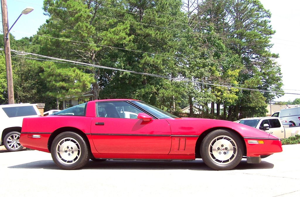 1986 CHEVROLET Corvette Coupe - $20,990