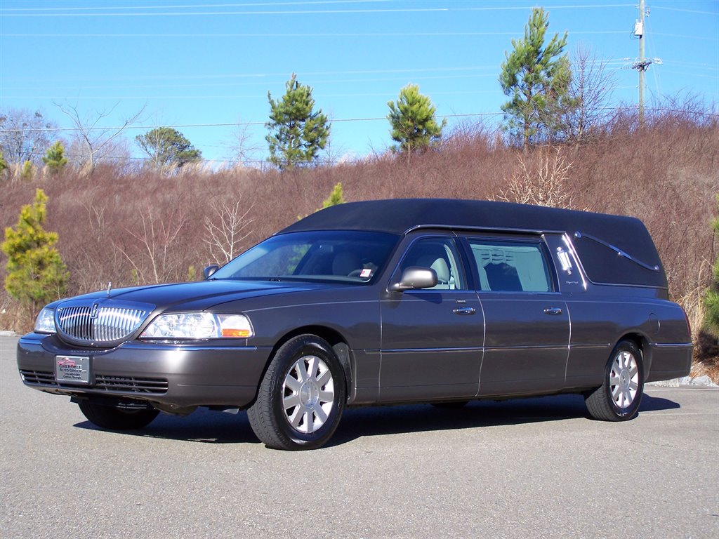 The 2003 Lincoln Town Car Funeral Coach photos