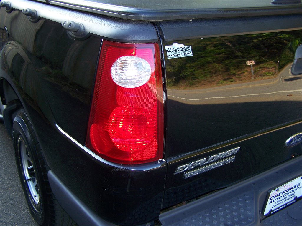 2005 Ford Explorer Sport Trac XLS photo
