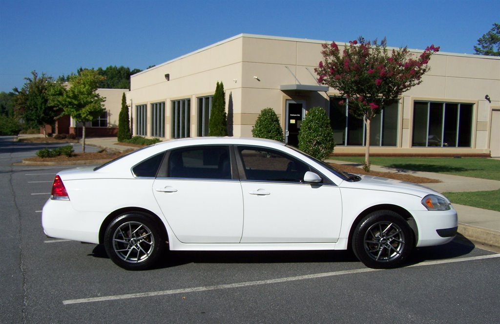 2016 Chevrolet Impala - $13,990