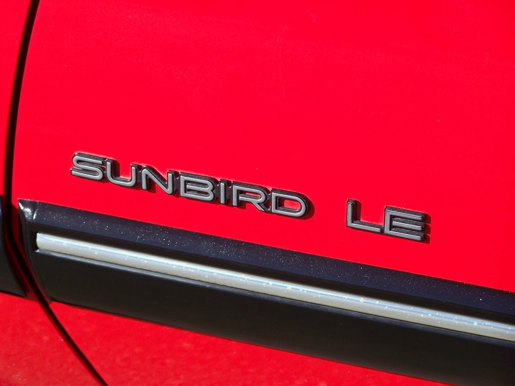 1990 Pontiac Sunbird LE photo