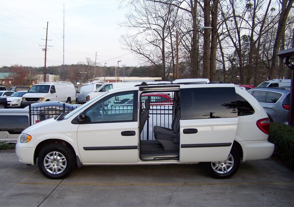 2006 Dodge Grand Caravan SE photo