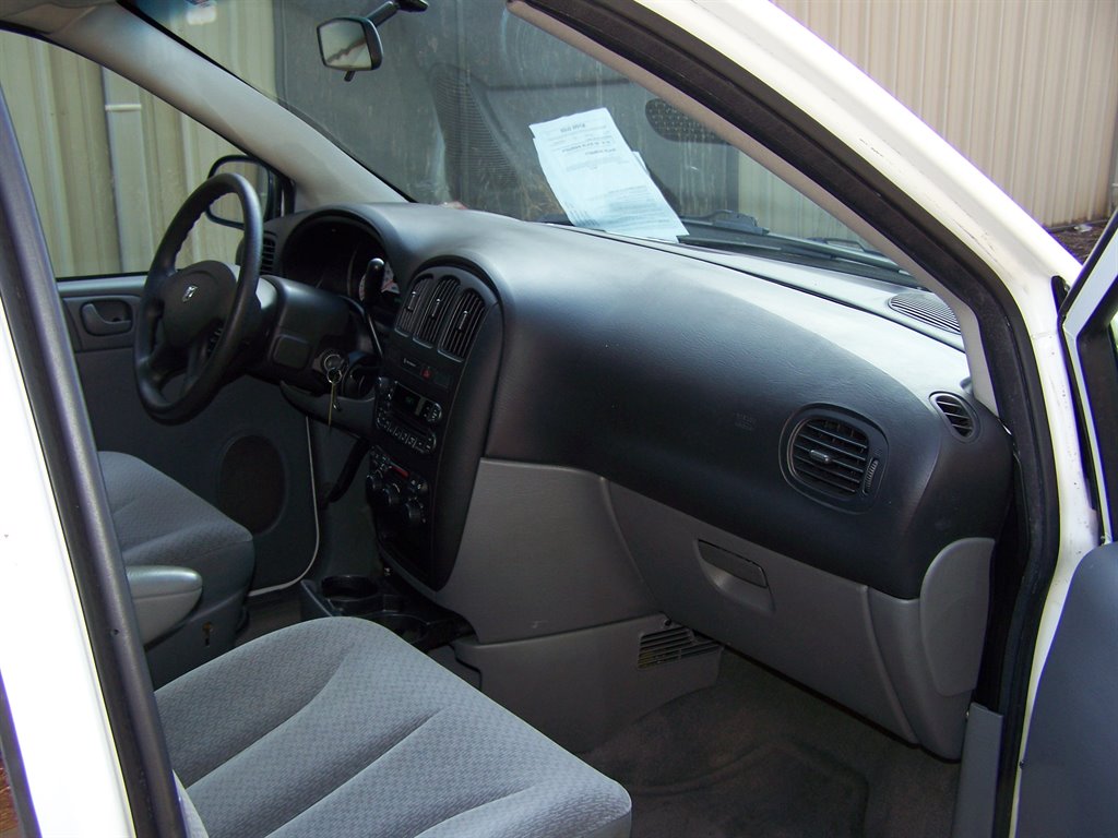 2006 Dodge Grand Caravan SE photo