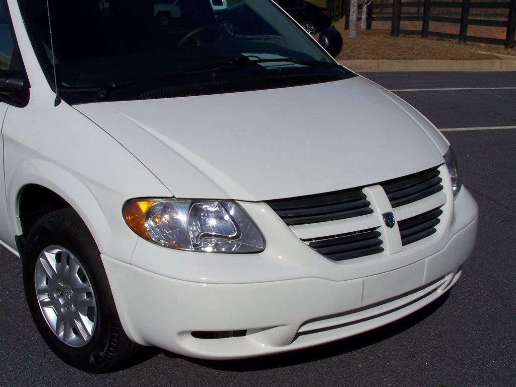 2006 Dodge Grand Caravan SE photo