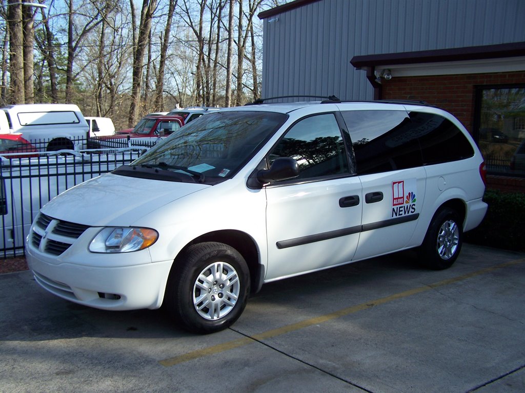 2006 Dodge Grand Caravan SE photo