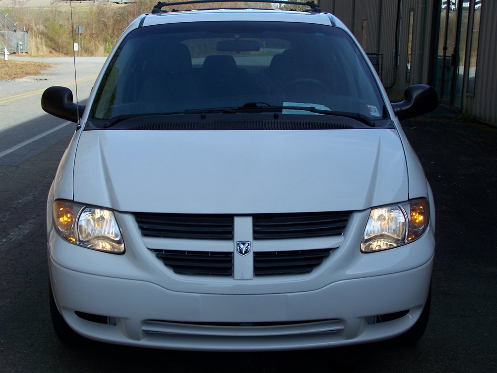 2006 Dodge Grand Caravan SE photo