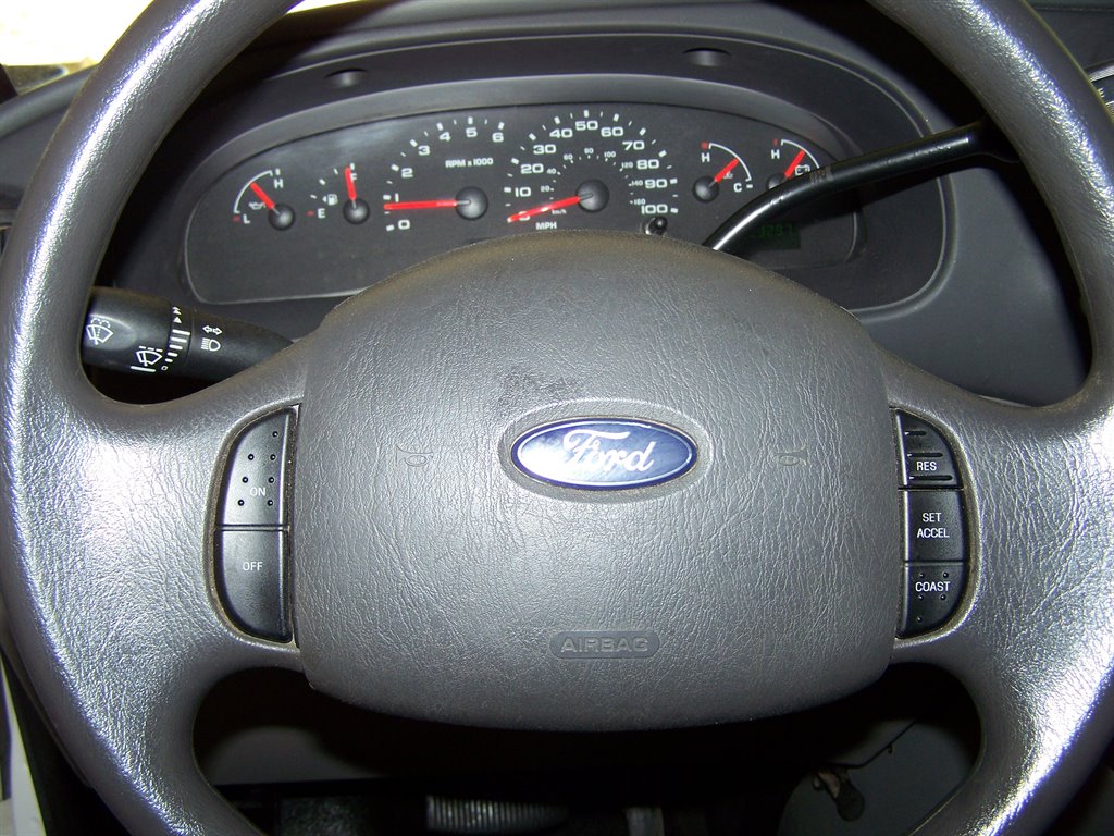 2006 Ford E-350 XL SD photo