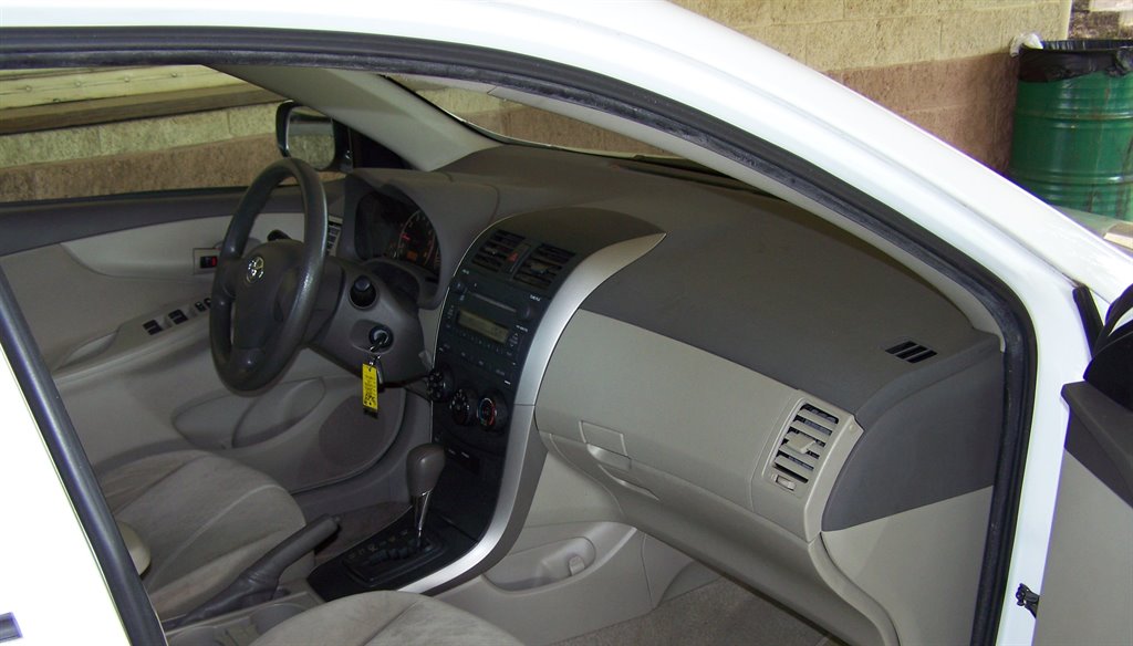 2009 Toyota Corolla LE photo