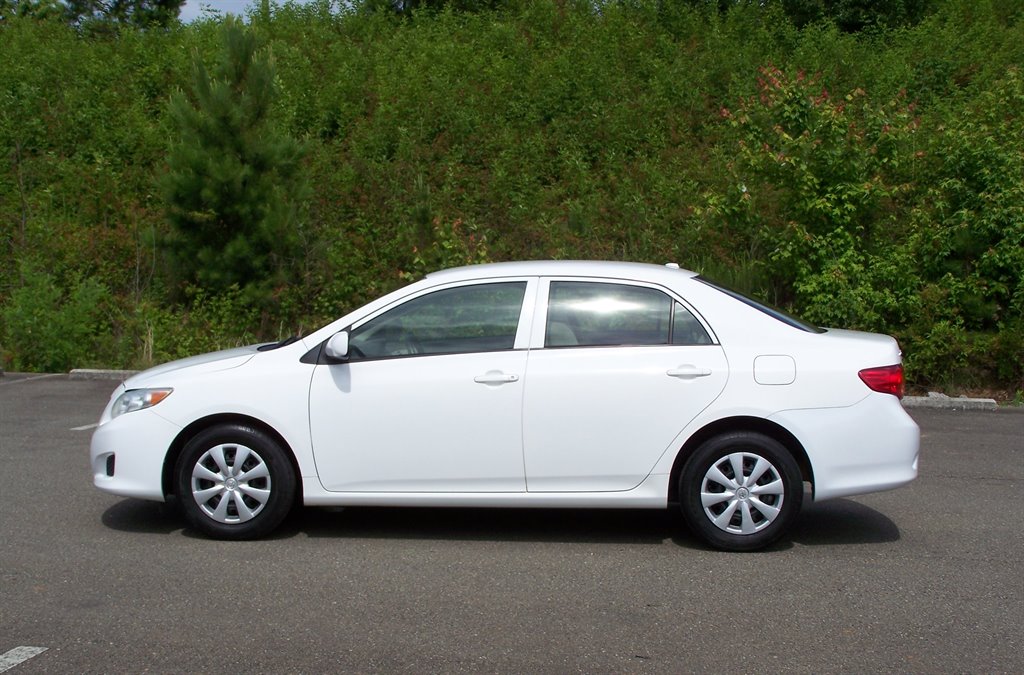 2009 Toyota Corolla LE photo
