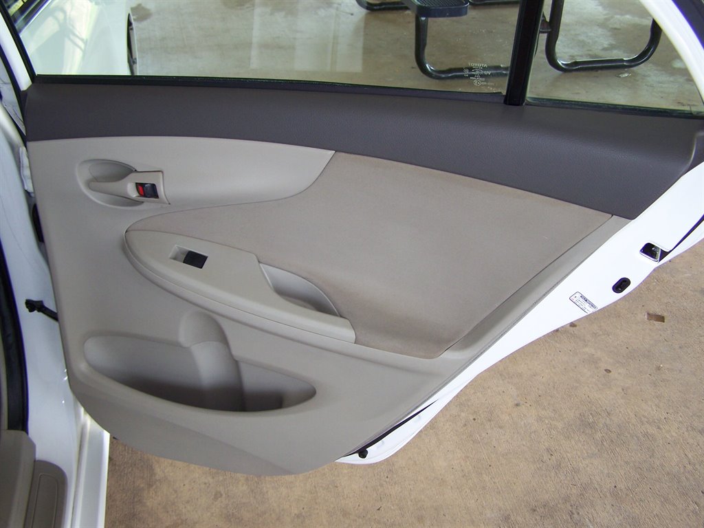 2009 Toyota Corolla LE photo