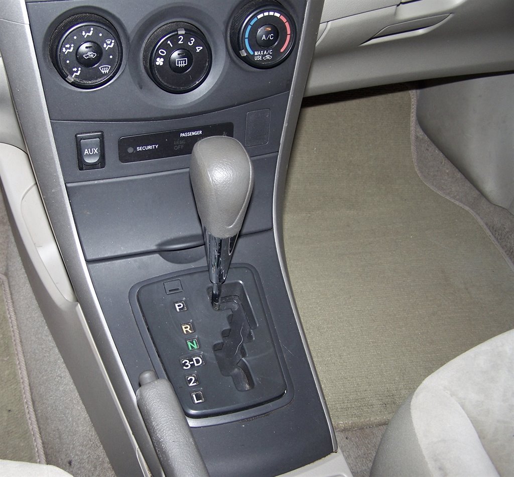2009 Toyota Corolla LE photo