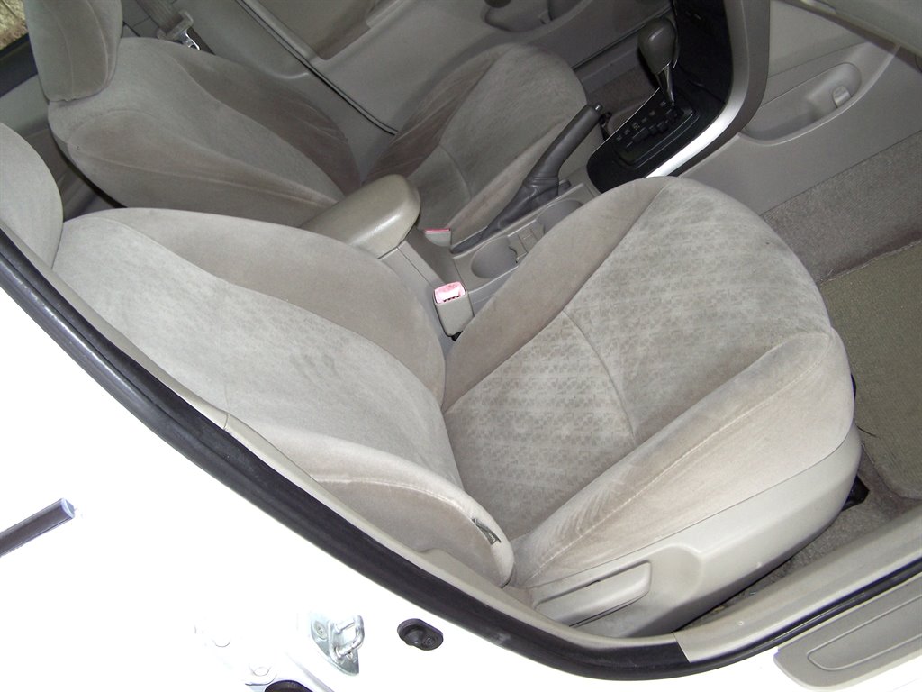 2009 Toyota Corolla LE photo